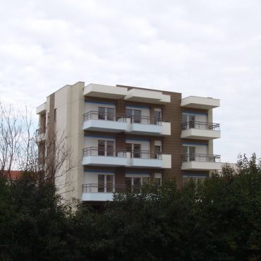 Τριόροφο κτίριο