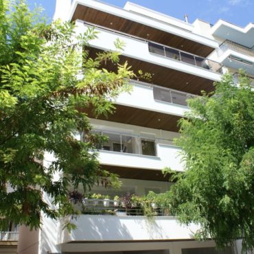 Πενταόροφο κτίριο